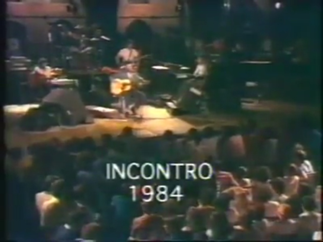 FRANCESCO GUCCINI,  “INCONTRO”,  FRA HUSSERL E LETTERATURA,  NELLA PRIMA SERATA OCEANICA PER UN CANTAUTORE ITALIANO   [FILM-CONCERTO  “FRA LA VIA EMILIA E IL WEST”.  40 ANNI DALLO STORICO CONCERTO DEL 1984]