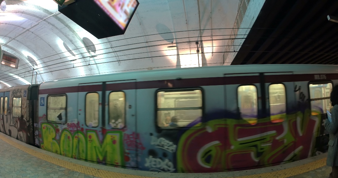 MILANO,  LE CREWS  WCA  E  HTCS  HANNO SLAYATO!:  GRAFFITI DA URLO  SU DUE VAGONI DELLA M4   [E-LIT  3;  Comune:  MILANO]