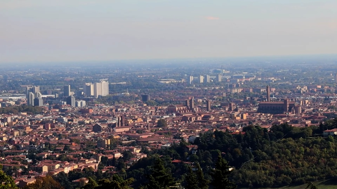 UN FIABESCO GIOIELLO VICINO ALLE POPOLARISSIME:  “LA NUOVA CORTE DI VIA RIMESSE”   [Comune:  BOLOGNA]