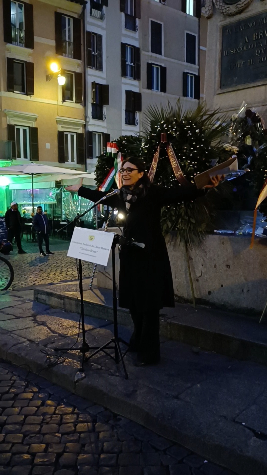 ROMA,  CAMPO DE’ FIORI,  CERIMONIA IN RICORDO DI GIORDANO BRUNO  (VIDEO  3,  DI  WALTER GALASSO)   [COVER  18  –  17 FEBBRAIO 2025  /  3  (ANNACHIARA MANTOVANI)]