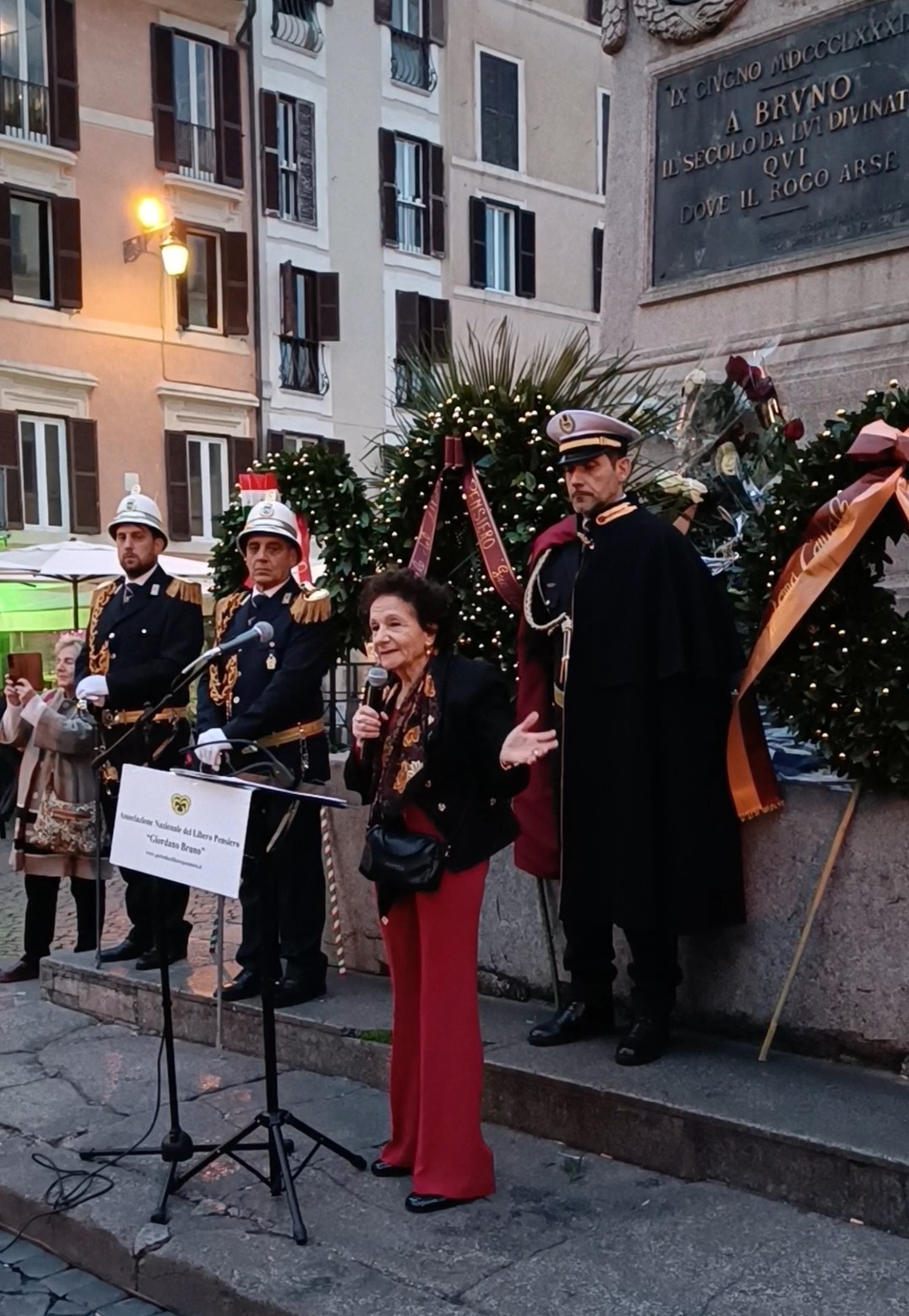 ROMA,  CAMPO DE’ FIORI,  CERIMONIA IN RICORDO DI GIORDANO BRUNO  (VIDEO  6)   [COVER  19  –  18/02/25  /  2  (MARIA MANTELLO)]